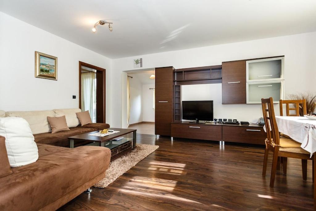 קרק Premium Apartment Near Center And Beach With Parking מראה חיצוני תמונה