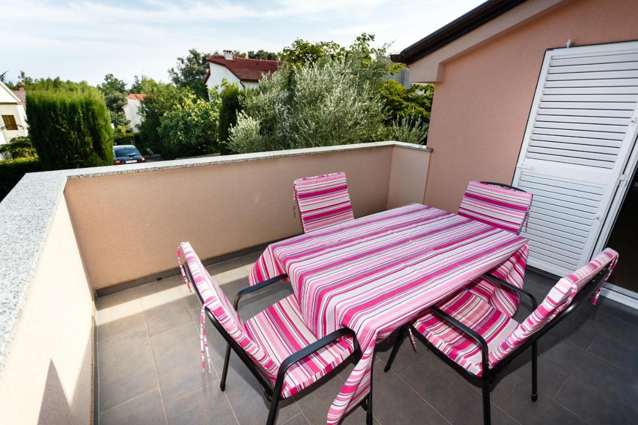 קרק Premium Apartment Near Center And Beach With Parking מראה חיצוני תמונה