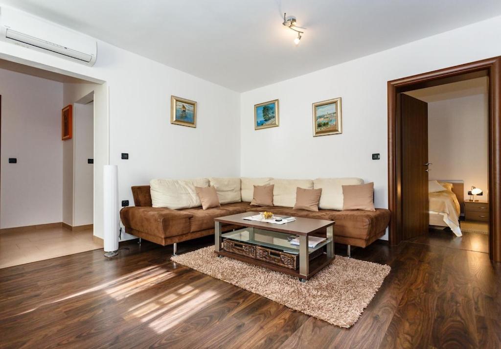 קרק Premium Apartment Near Center And Beach With Parking מראה חיצוני תמונה