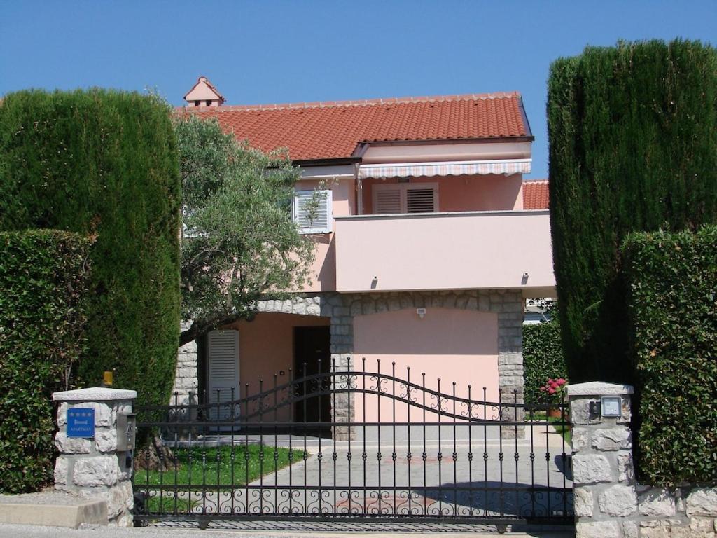 קרק Premium Apartment Near Center And Beach With Parking מראה חיצוני תמונה