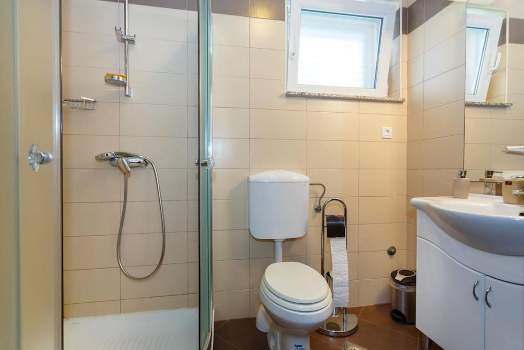 קרק Premium Apartment Near Center And Beach With Parking מראה חיצוני תמונה