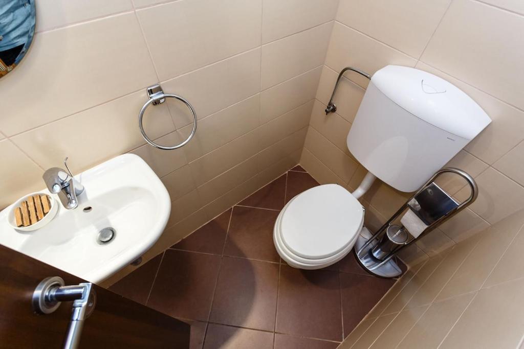 קרק Premium Apartment Near Center And Beach With Parking מראה חיצוני תמונה